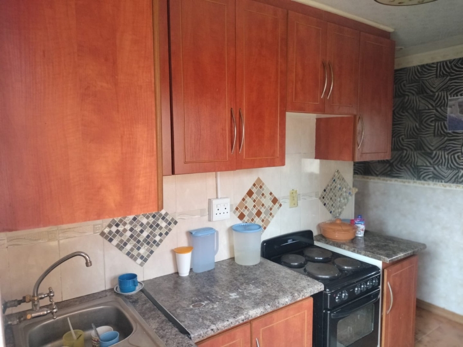 3 Bedroom Property for Sale in Molifi Tau Kloof Free State